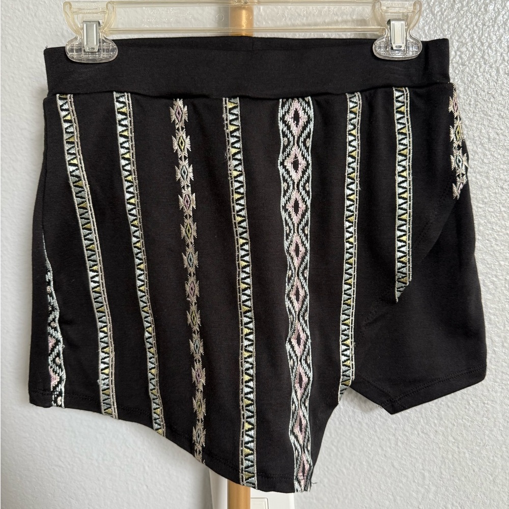 About a Girl - Black Patterned Skort size medium